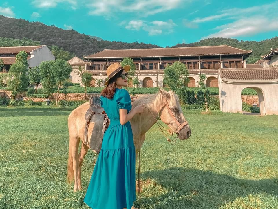 Cưỡi ngựa ở Legacy Yên Tử Resort