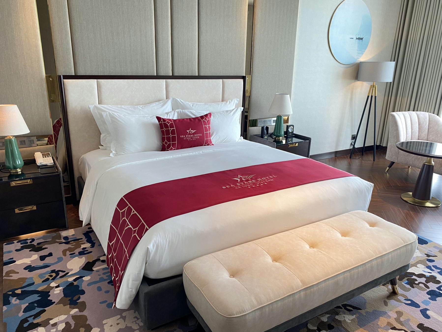 Phòng ngủ king bed khách sạn Sea Stars Hạ Long Quảng Ninh