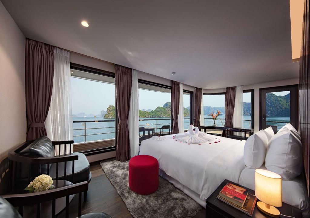 Phòng Suite Onyx Pearl Du thuyền Scarlet Pearl Cruise Hạ Long