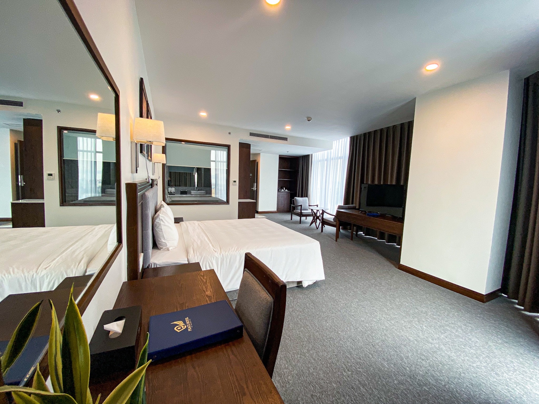 Phòng khách sạn Peace Hạ Long