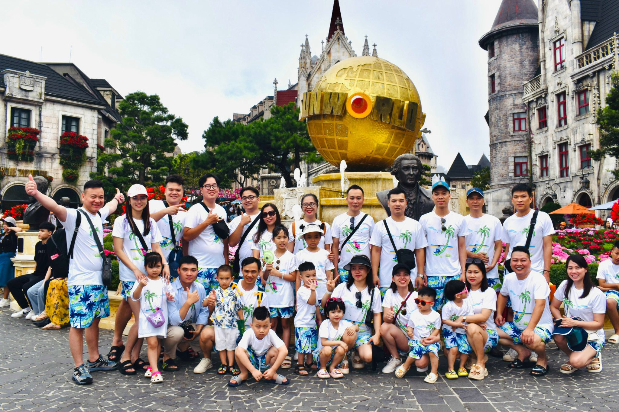 Du khách check in tại Sun World Bà Nà Hills Đà Nẵng