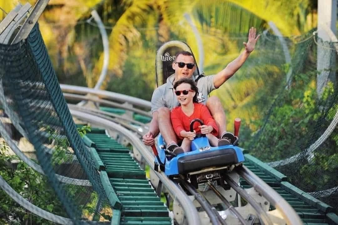 Du khách check in tại Sun World Bà Nà Hills Đà Nẵng