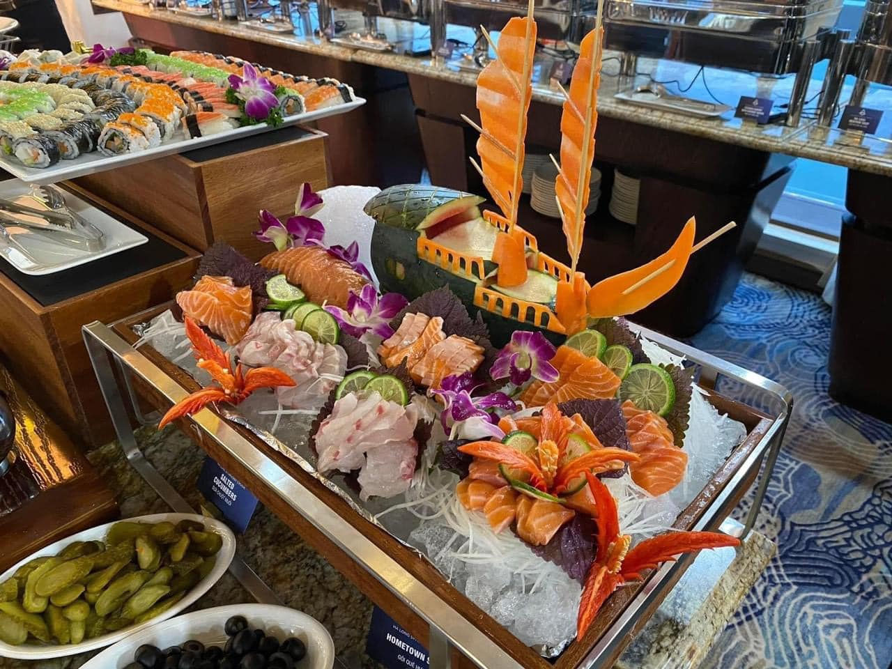 Buffet Sashimi vs Hải sản trên Du thuyền Symphony Hạ Long