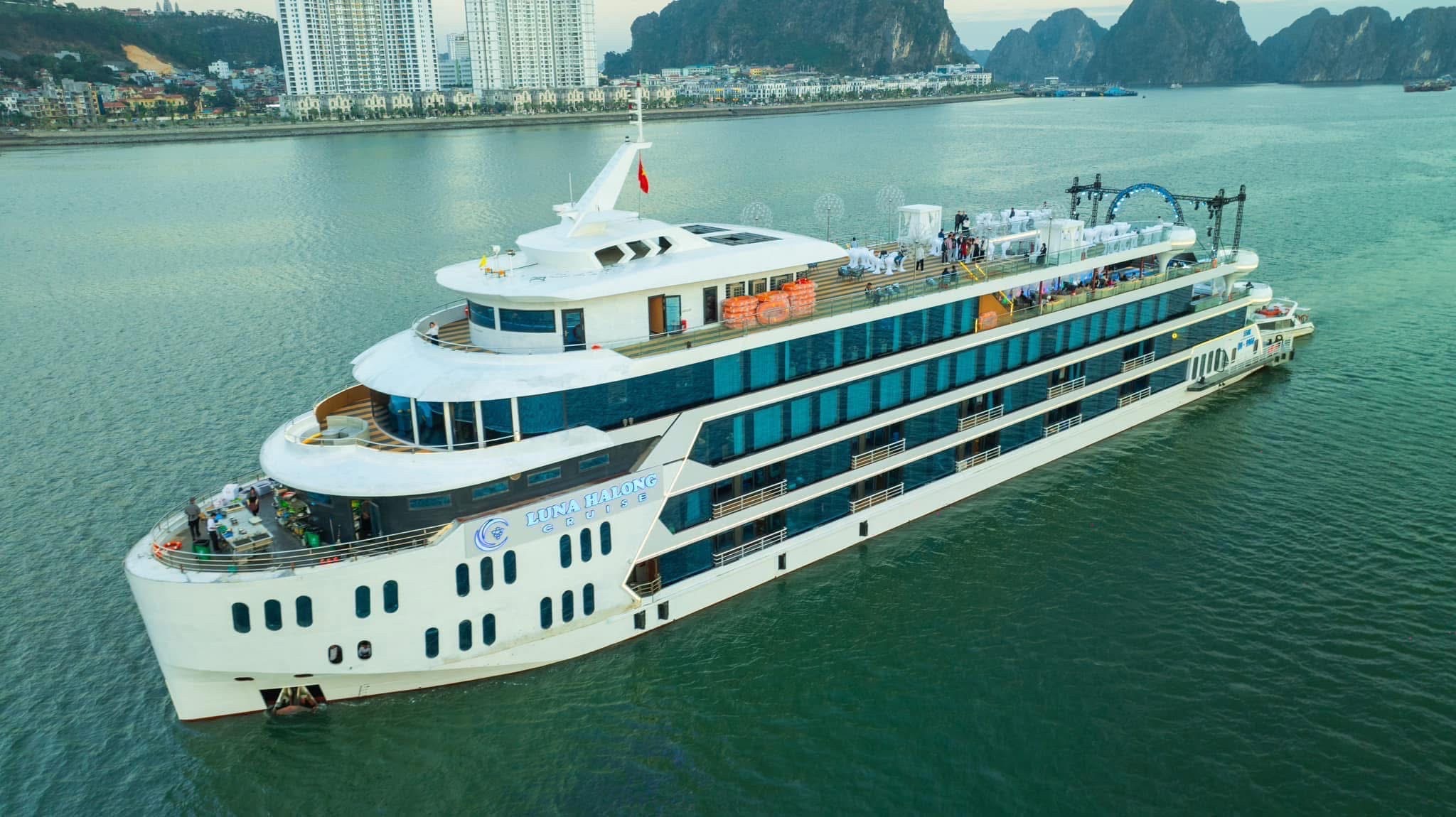 Du thuyền Luna Cruise Hạ Long