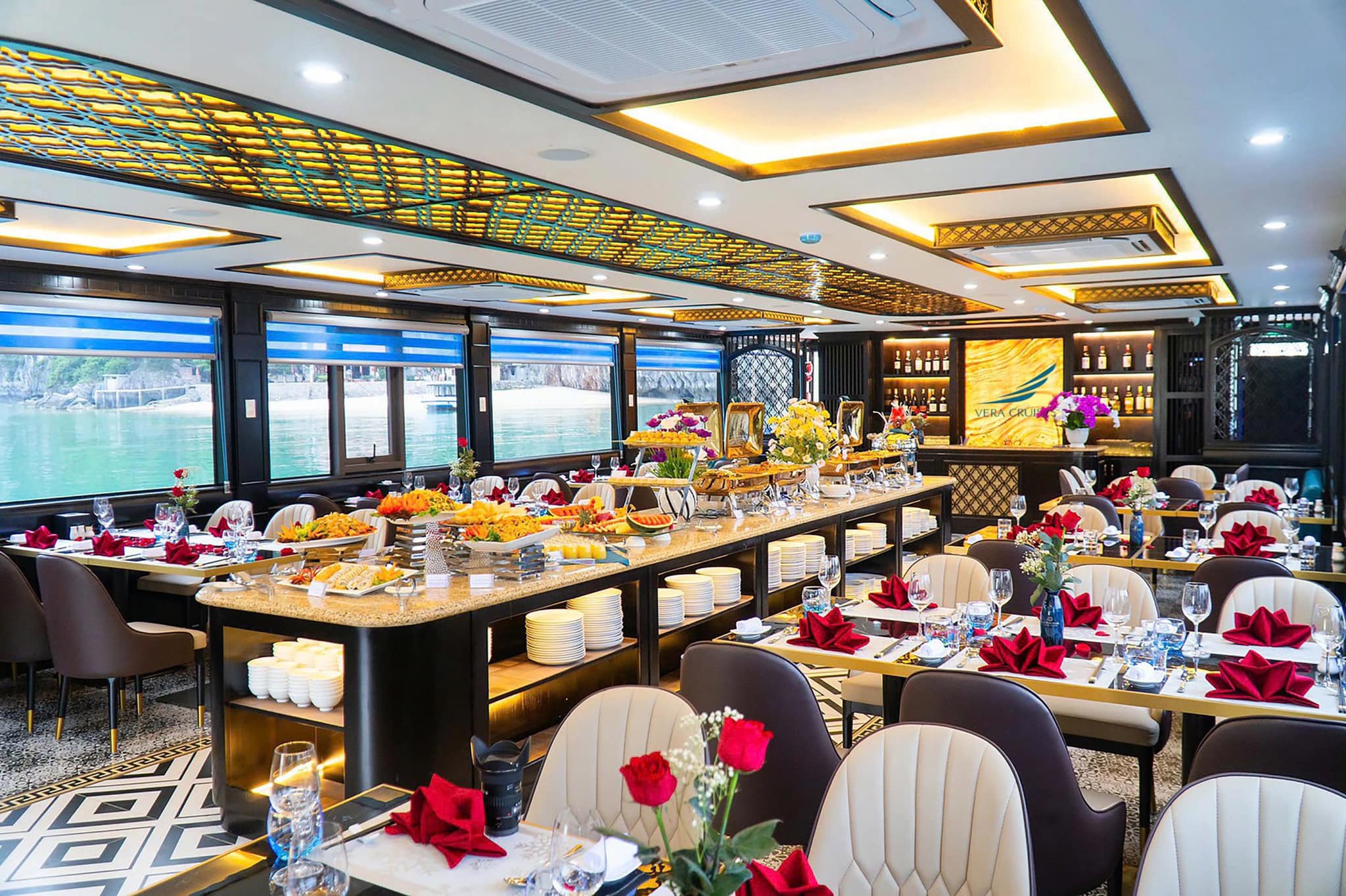 Phòng ăn trên Du thuyền Vera Cruise Hạ Long