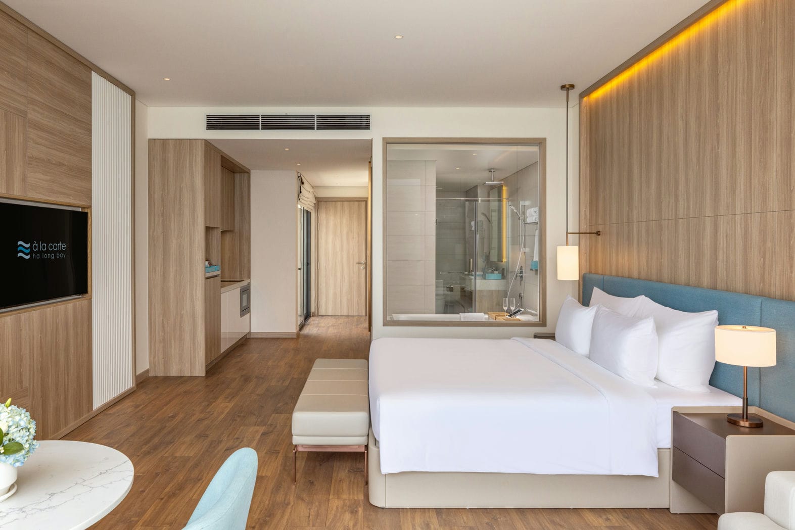 Phòng king bed Khách sạn A La Carte Hạ Long