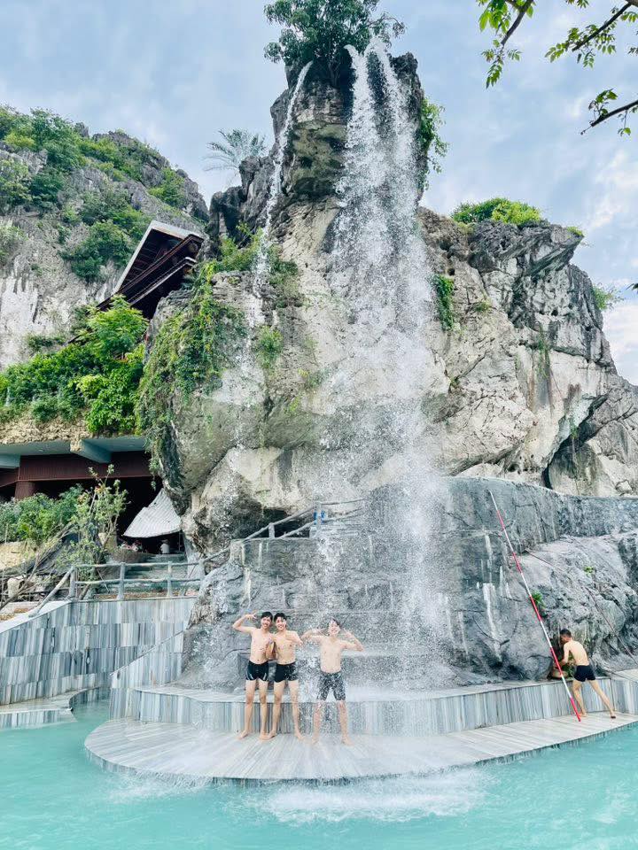 Tắm khoáng nóng Onsen Kênh Gà Ninh Bình