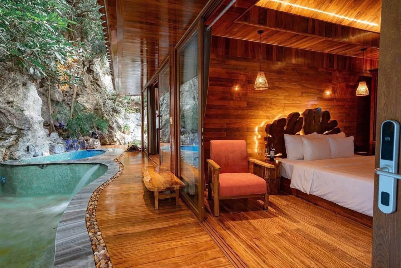 Tắm khoáng nóng Onsen Kênh Gà Ninh Bình