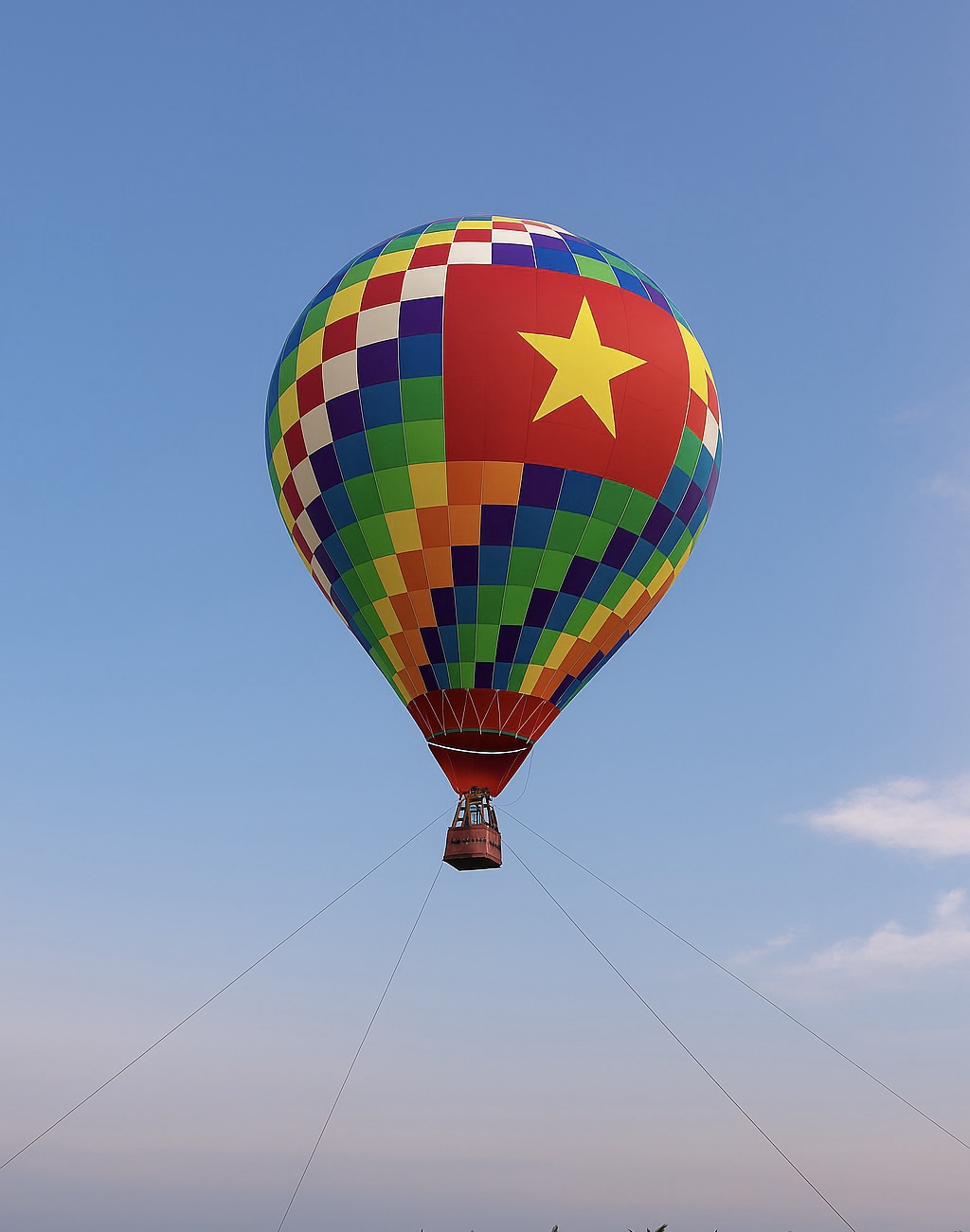Lễ thượng cờ trang nghiêm tại Quảng trường Sun Carnival Hạ Long