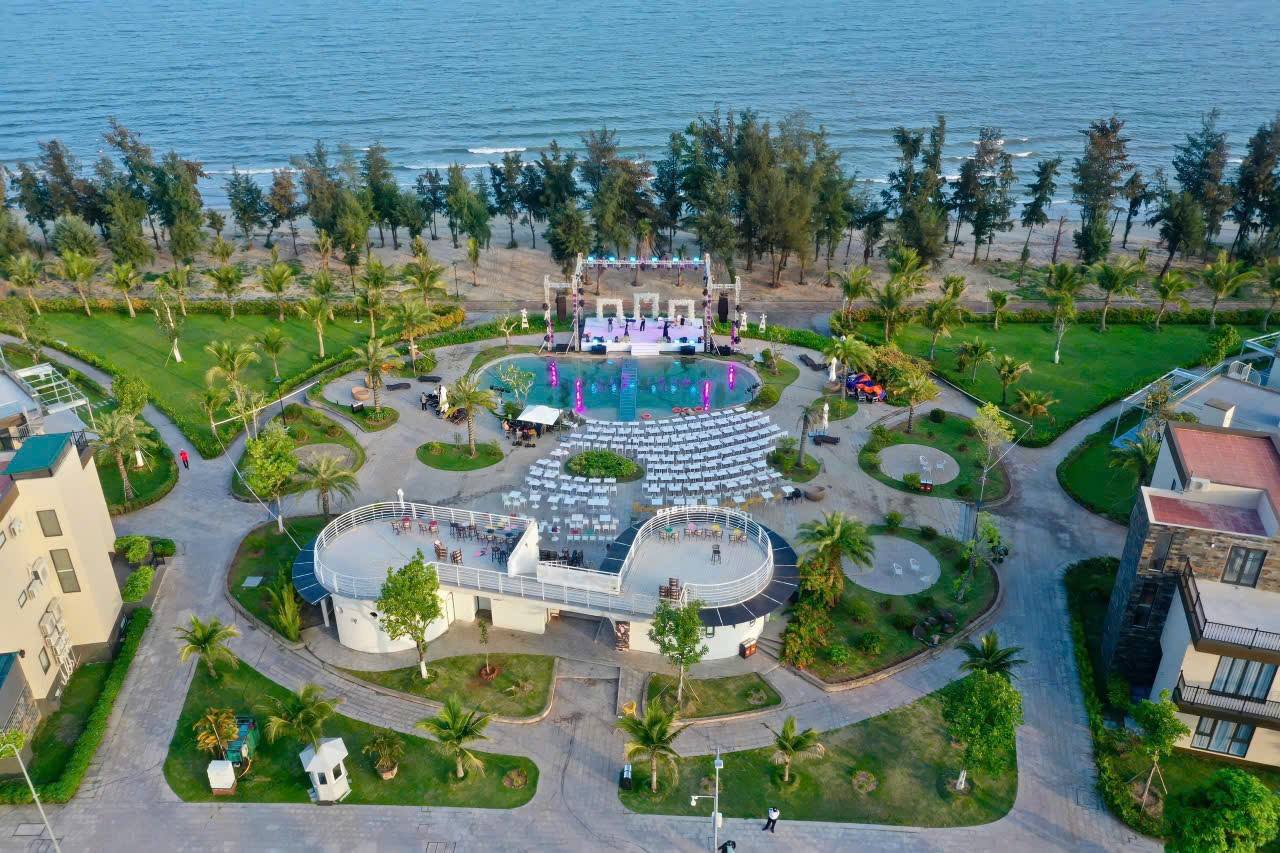 Trà Cổ Long Beach Resort Móng Cái Quảng Ninh
