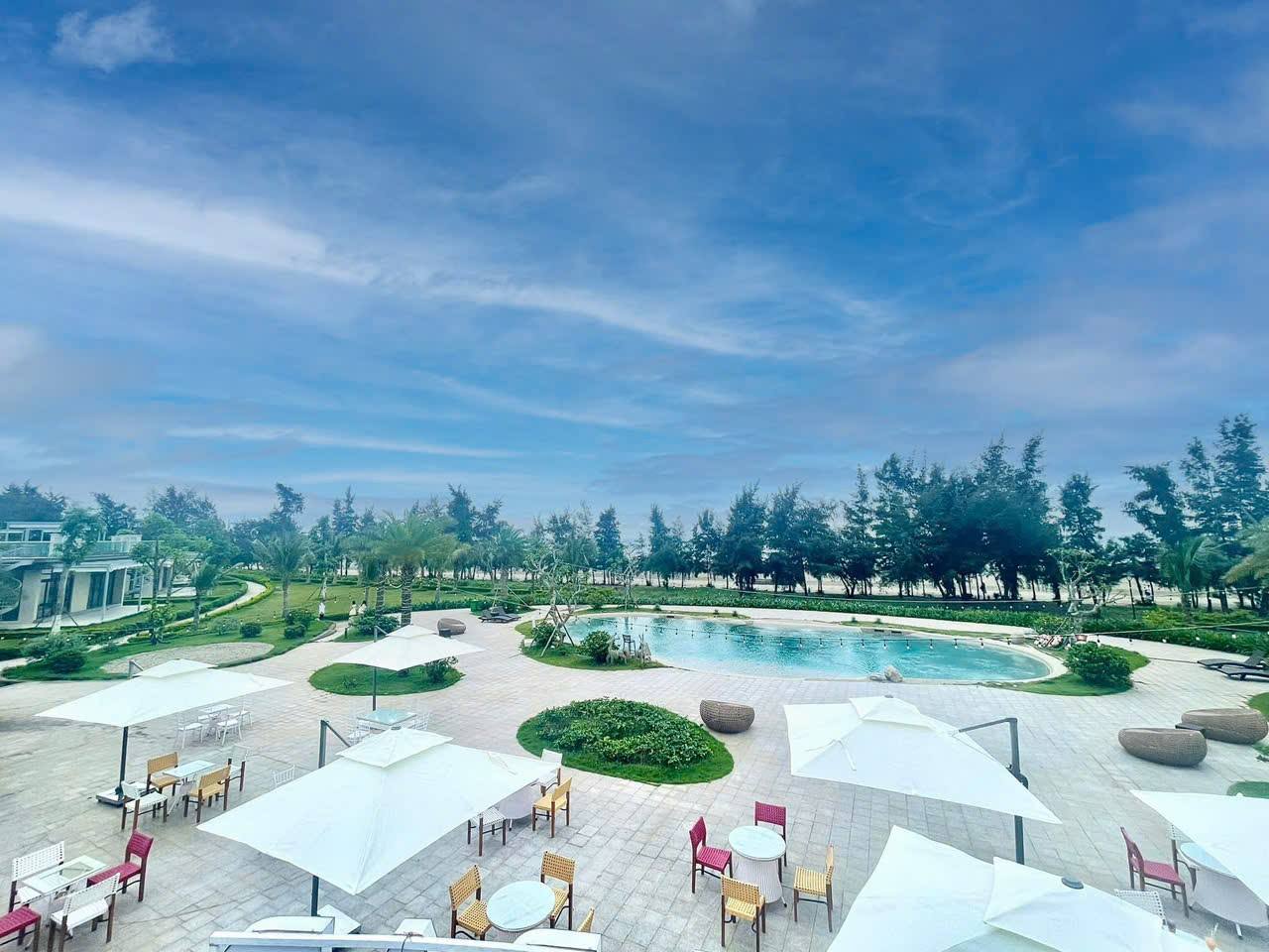Trà Cổ Long Beach Resort Móng Cái Quảng Ninh
