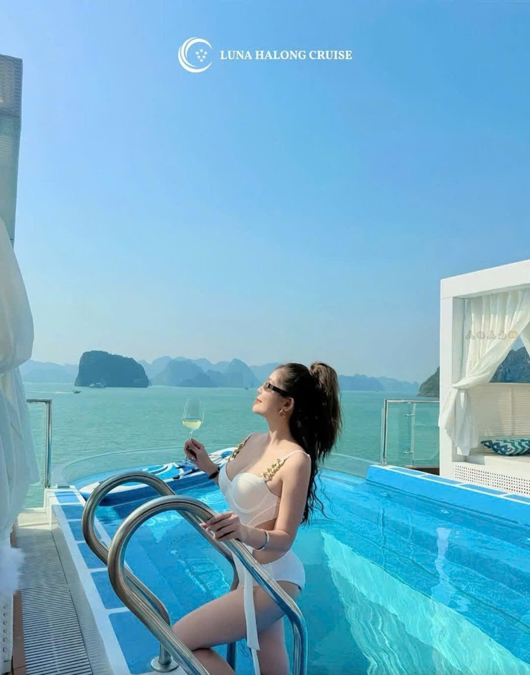 Du thuyền Luna Hạ Long khuyến mại mua 4 tặng 1