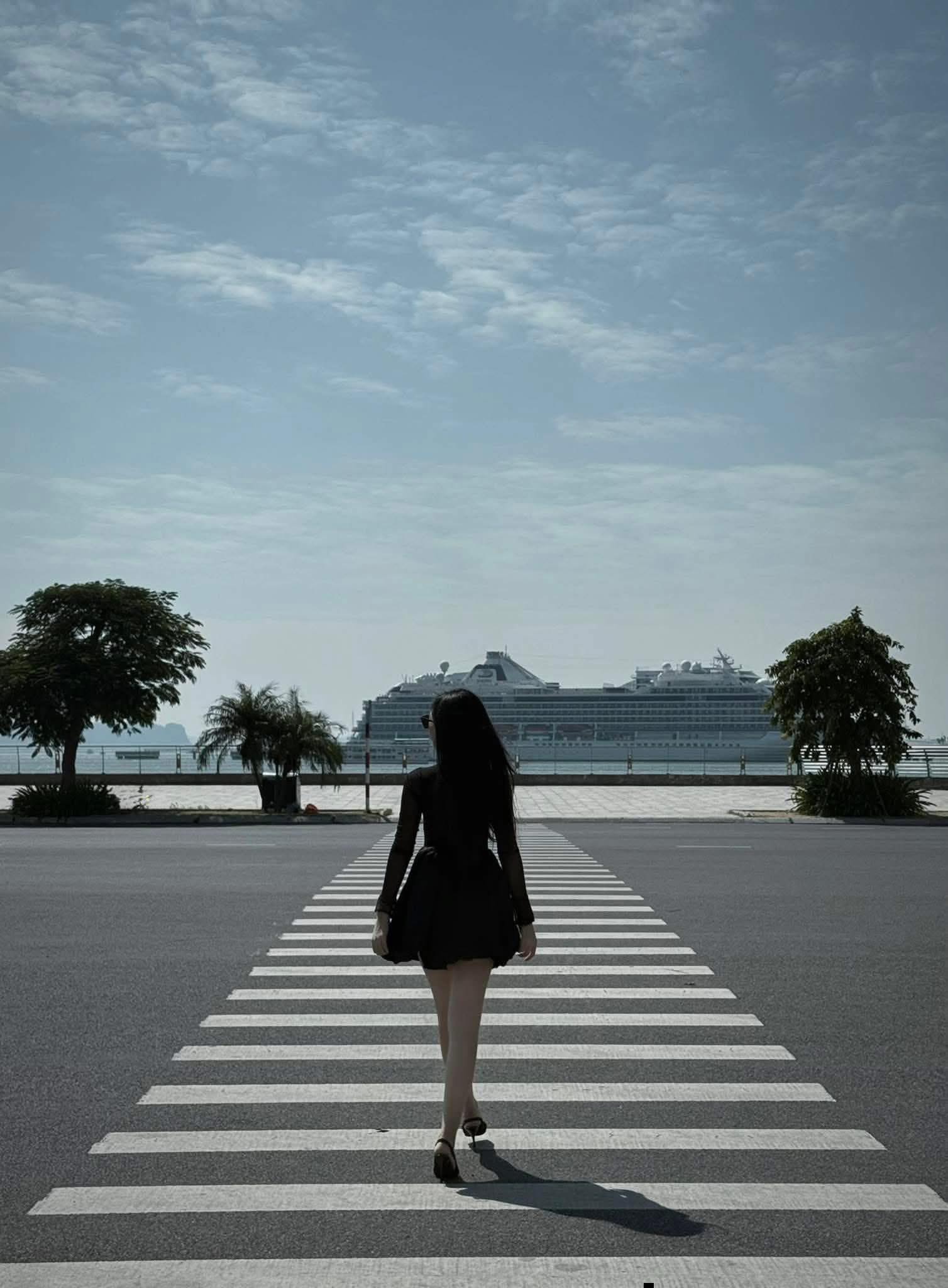 Lịch tàu biển Quốc Tế cập cảng Hạ Long để chụp ảnh