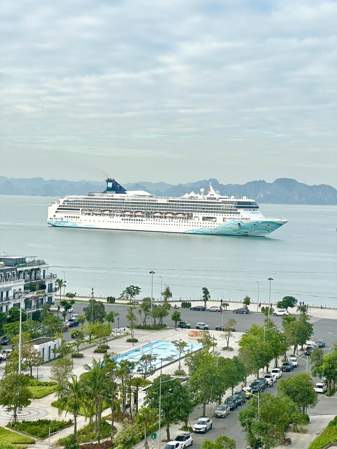 Tảu Biển Quốc Tế Cập cảng Quốc Tế Hạ Long